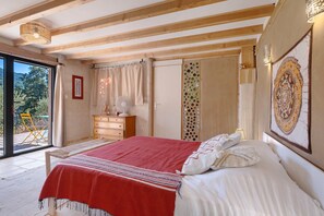 Room - Bed and Breakfast 'Marsaou' with Mountain View, Shared Terrace and Wi-Fi (Les Adrets-de-l'Estérel)