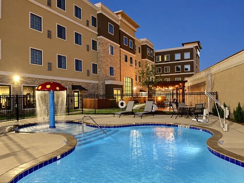 Accessible 1-Bdrm Suite | Free Breakfast & Pool