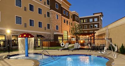Accessible 1-Bdrm Suite | Free Breakfast & Pool