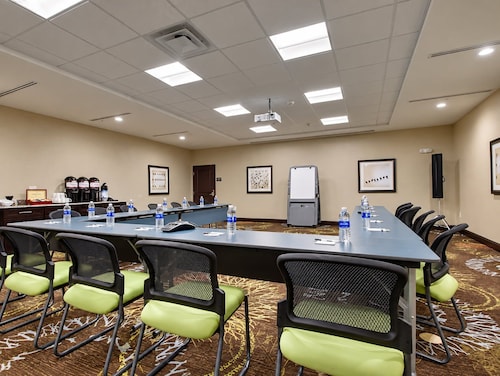 Accessible 1-Bdrm Suite w/ 2 Queens & Pool