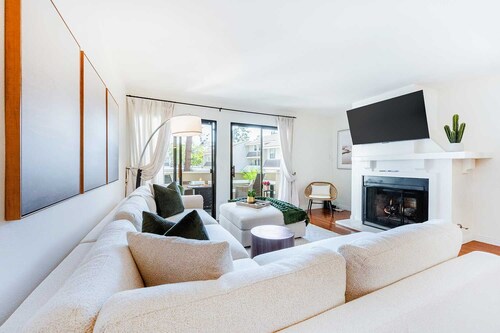 Extended Stay: XL Condo, 2 Offices-Near Beach
