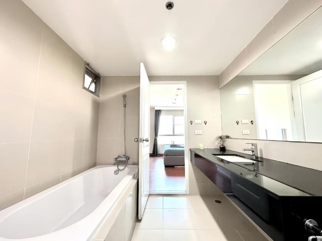 Apartemen, 3 kamar tidur, balkon, pemandangan kota | Kamar mandi | Shower, pengering rambut, handuk, dan sabun
