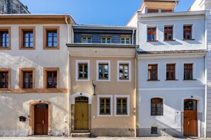 Unclassified image, 3 of 32, button - Apartment 'Altstadtbrücke' with Shared Garden and Wi-Fi (Görlitz)