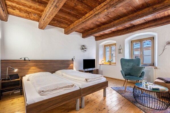 Unclassified image, 1 of 32, button - Apartment 'Altstadtbrücke' with Shared Garden and Wi-Fi (Görlitz)