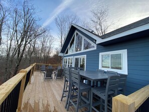 Outdoor dining - Walk-to-slope @ Timberline Mnt-Hot Tub/AC/Amazing Views/Pets OK/Sleeps up to 24! (Davis)