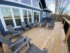 Outdoor dining - Walk-to-slope @ Timberline Mnt-Hot Tub/AC/Amazing Views/Pets OK/Sleeps up to 24! (Davis)