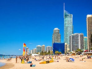 Beach - Southport Central Boutique Stay - Space & Fun! (Labrador)