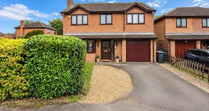 4-bed - Sleeps 8 - Games Room & Free Parking