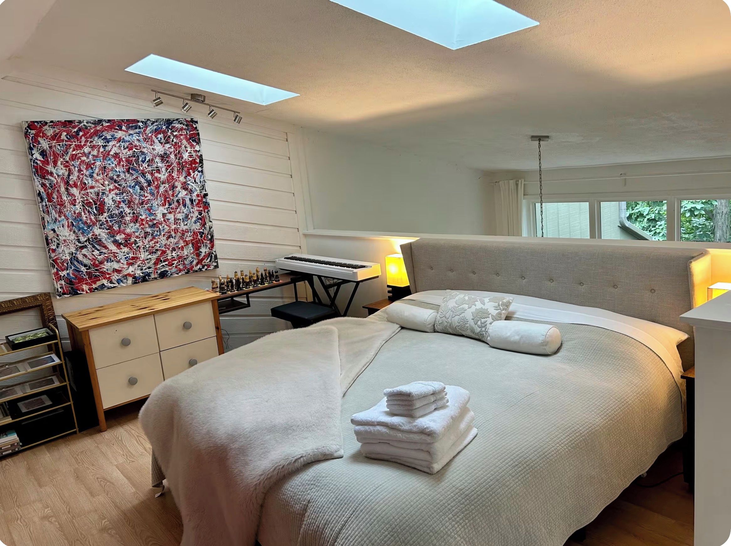 Iron/ironing board, WiFi, bed sheets