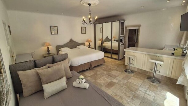 Unclassified image, 1 of 46, button - Vrbo Property (Cannes)