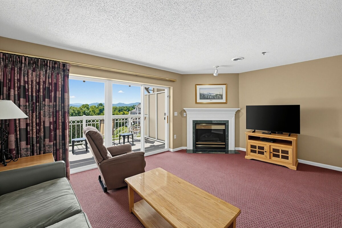 Condo, 2 Bedrooms | Living area