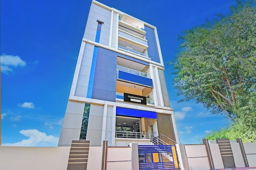 Super OYO Townhouse Dwarakanagar