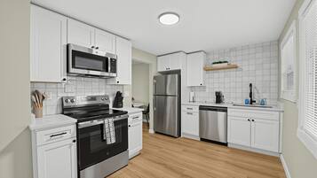 Coffee/tea maker, fridge, microwave, oven