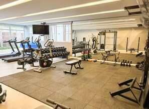 A gym with treadmills, weight machines, and free weights. - You Faria Lima (São Paulo)