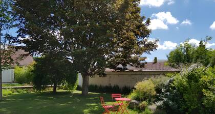 Guest Room "Chambre bleue - 1st Floor" with Shared Garden and Wi-Fi