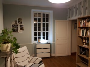 A room with a bed, a desk, a bookshelf, a window, and a door. - Guest Room "Chambre Verte – 1st Floor" with Shared Garden and Wi-Fi (Saint-Germain-sur-Avre)
