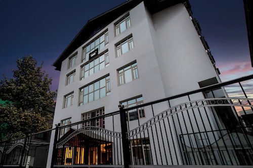 Super Townhouse Rajbagh Formerly Hotel
