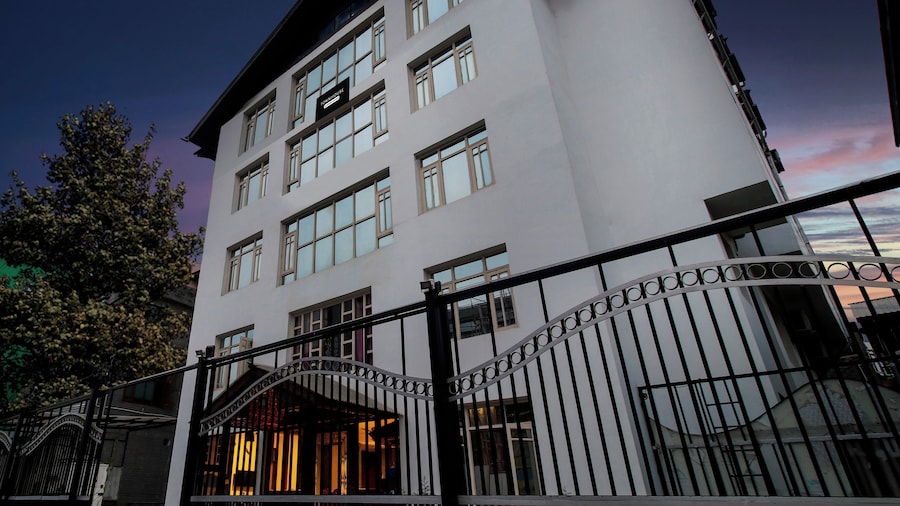 Super Townhouse Rajbagh Formerly Hotel