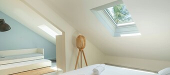 Spacious Villa Bleu de Bleu with a stunning sea view and walking access to the b