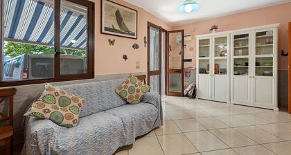 Villa 'Il Melarancio Del Salento' with Private Terrace and Air Conditioning