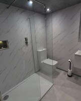 Family Room | Bathroom