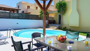 Pool - Villa Thalia (Χερσόνησος)