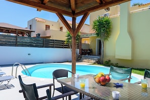 Pool - Villa Thalia (Χερσόνησος)