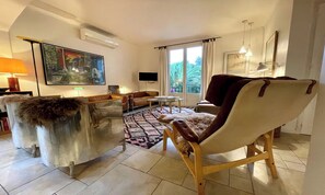 Living area - MODERN 120M² APARTMENT NEAR CROISETTE & FESTIVAL PALACE (Cannes)
