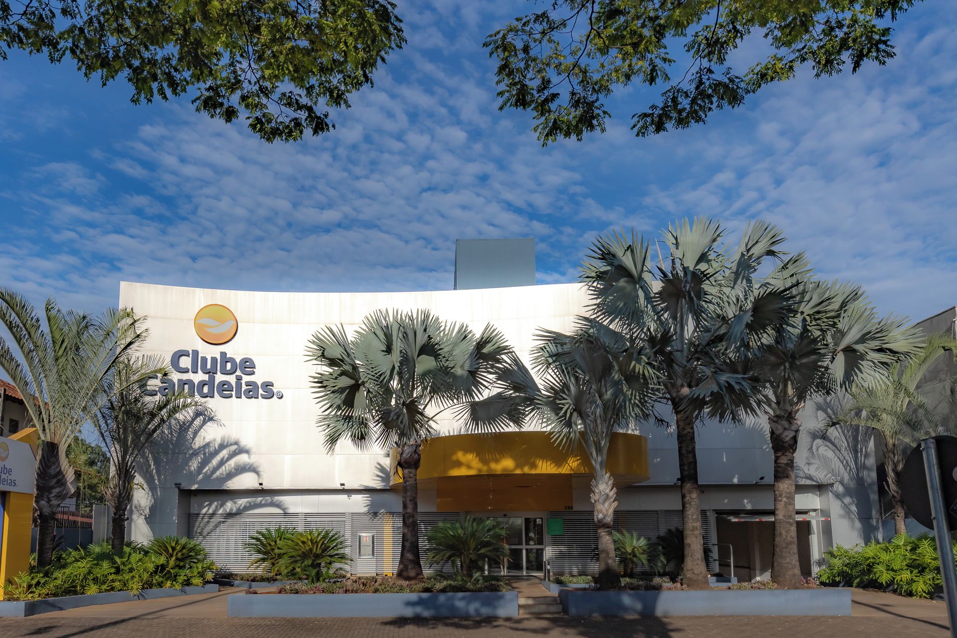 A building with a sign reading 'Club Canela.'