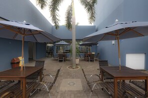 Khu ẩm thực ngoài trời
