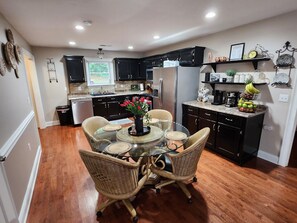 Private kitchen - 9. Secluded 5 br, king bed, sleeps 12 (Guntersville)