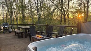 Outdoor dining - Sunset Ridge: Cozy Cabin, Hot Tub, Fire Pit, & Wooded Views.  (Bismarck)