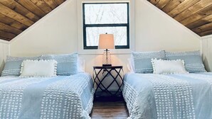 Room - Sunset Ridge: Cozy Cabin, Hot Tub, Fire Pit, & Wooded Views.  (Bismarck)