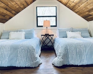 Room - Sunset Ridge: Cozy Cabin, Hot Tub, Fire Pit, & Wooded Views.  (Bismarck)
