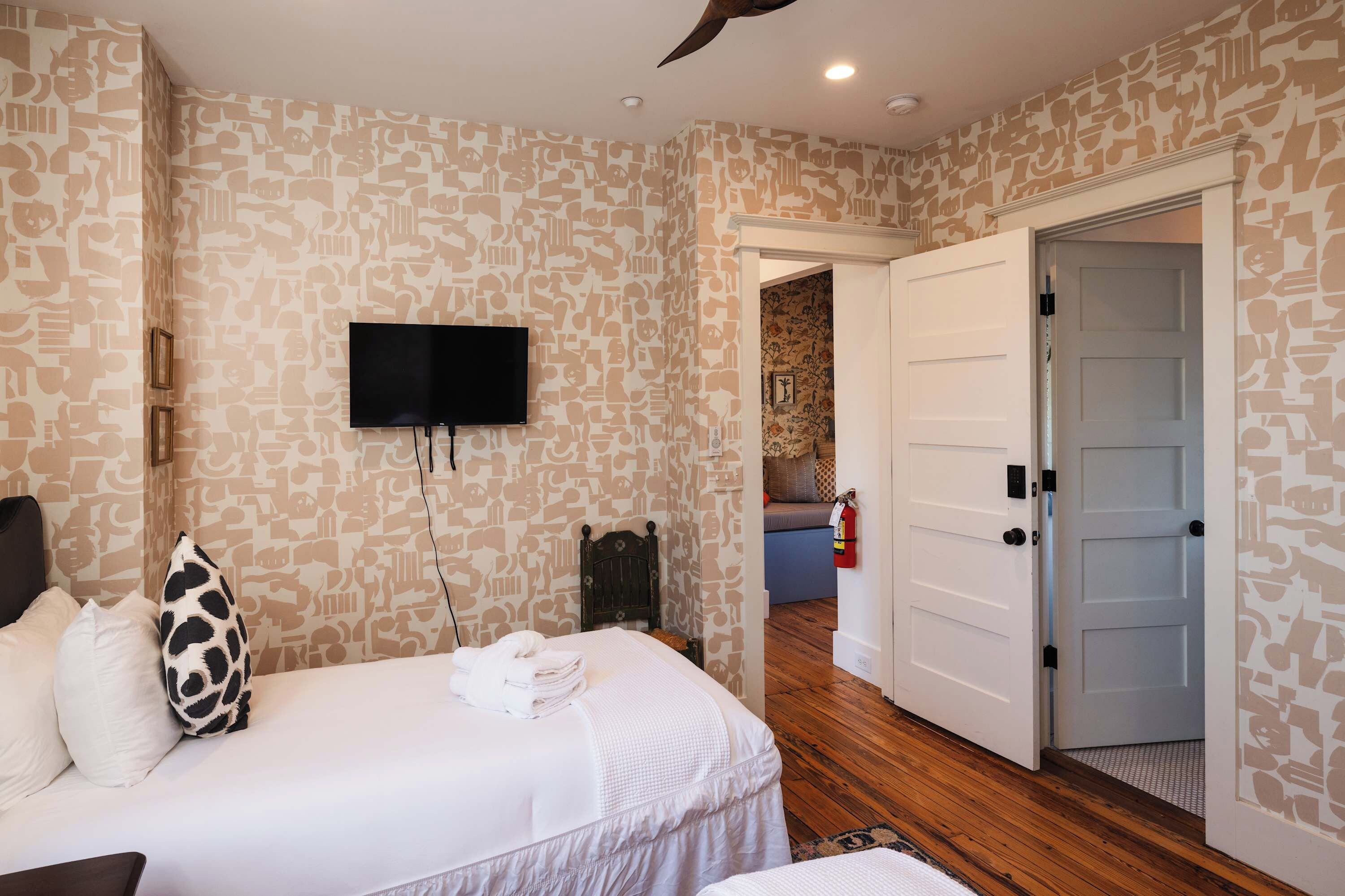 Iron/ironing board, travel crib, WiFi, bed sheets