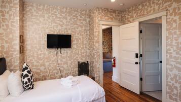 Iron/ironing board, travel crib, WiFi, bed sheets