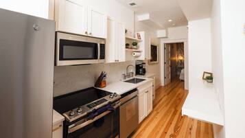 Coffee/tea maker, fridge, microwave, oven