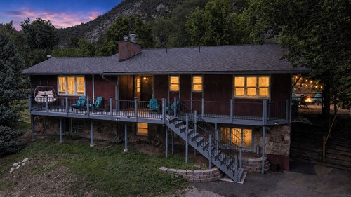 Sunbar Chalet - Private Mountain Resort - Pool, Sauna, Gym, Bikes, Sleeps 20