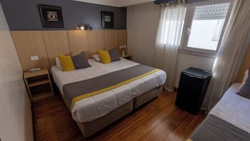Quarto casal ou duplo standard, vista para a cidade