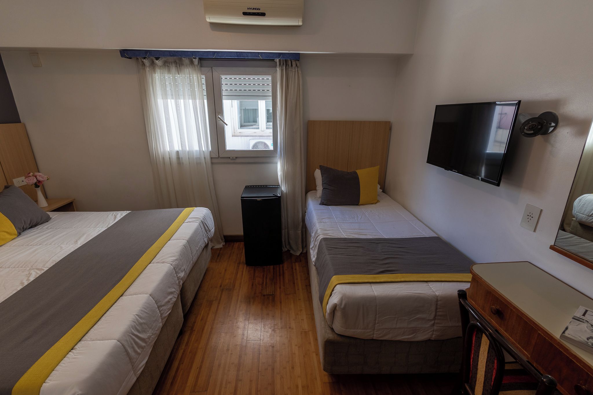 Quarto casal ou duplo standard, vista para a cidade