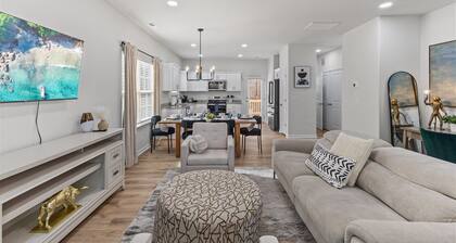 Stylish New Construction Home: 2.5 Miles to UNCG