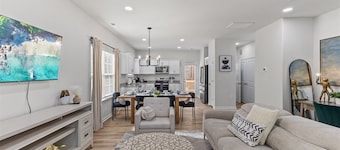 Stylish New Construction Home: 2.5 Miles to UNCG