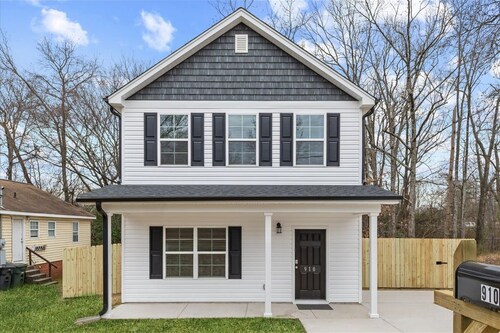 Stylish New Construction Home: 2.5 Miles to UNCG