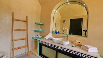 Chambre Double Supérieure, salle de bains privée | Salle de bain