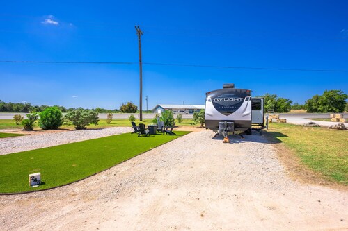 Glamping Getaway - On the 290 Wine Trail