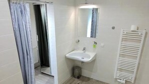Comfort Single Room, Balcony, Hill View | Bathroom - Kurhotel Renona Rehabilitation (Semmering-Kurort)