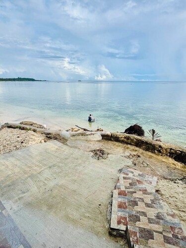 Beautiful Beach house, Sandy white beaches, and sunset views. Must see!