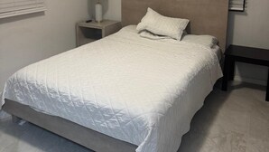 Room - Beautiful Beach house, Sandy white beaches, and sunset views. Must see! (Asan)