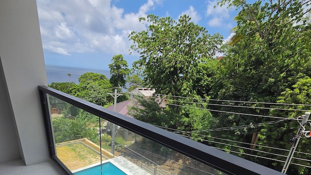 Quarto superluxo, vista para o oceano | Piscina