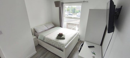 Room-small Double Ensuite Chelmsford Fre